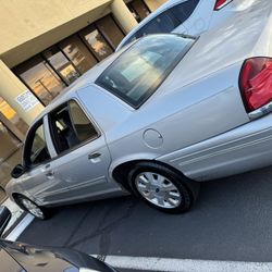 2003 Crown Victoria 