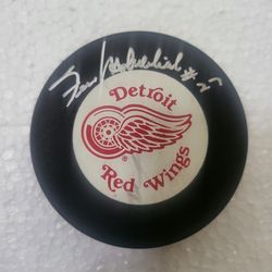 Frank Mahovlich signed puck