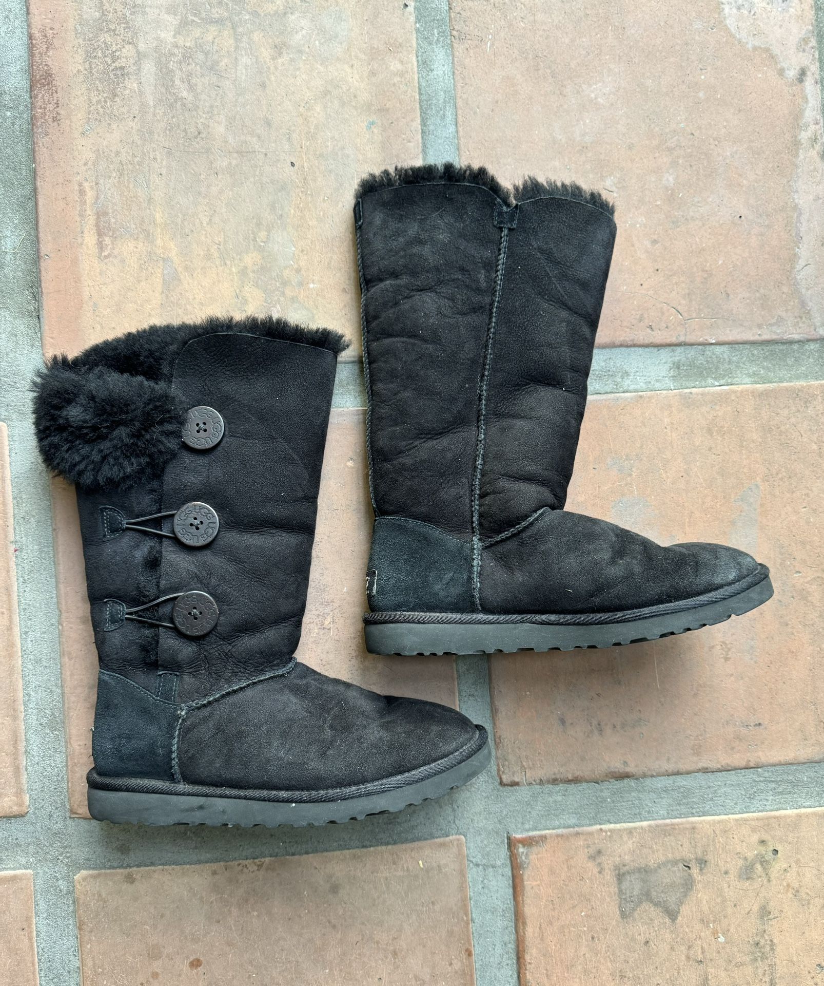 UGG Black Bailey Button Triplet Tall Black Suede Boots sz 7 Snow Outdoors