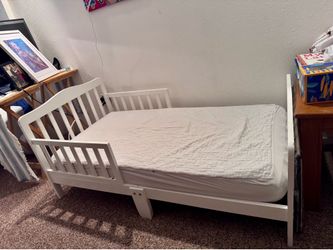 Toddler/Kid’s Bed with Side Railing