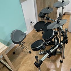 Alesis Drums Surge Mesh Kit - Electric Drum Set with USB MIDI Connectivity, Mesh Heads, Solid Rack and Drum Module Including 40 Kits and 385 Sounds