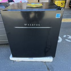 1.6 Cubic Feet Mini Fridge 