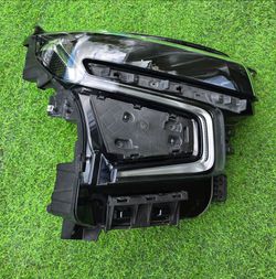 Chevrolet Tahoe/ Suburban Headlamp 2021 2022 2023 2024 Right Side (Passenger) OEM LED