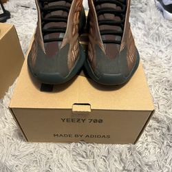 Yeezy 700 