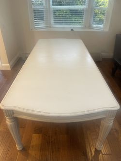 Refinished White Dining table With 2 Leaf Inserts