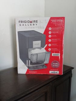 Frigidaire Gallery Nugget Ice Maker, 44 Pounds (Black)