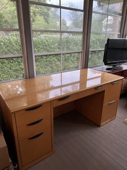 Paoli Large Executive Desk – Birdseye Panel | Lustrous Finish, Heavyweight Craftsmanship