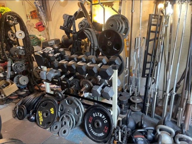 WEIGHTS AVAILABLE : KETTLEBELLS/ RUBBER & STEEL DUMBBELLS /OLYMPIC & STANDARD SIZE PLATES / ROGUE BUMPERS & 5 FOOT/ 7 FOOT: BARS & EASY CURL BARS