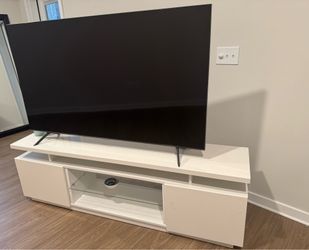 Samsung Crystal UHD 4K Smart TV (tv stand included)