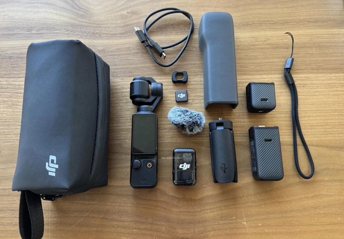 DJI Osmo Pocket 3 Creator Combo 3-Axis Stabilized 4K Handheld Camera - Grade A