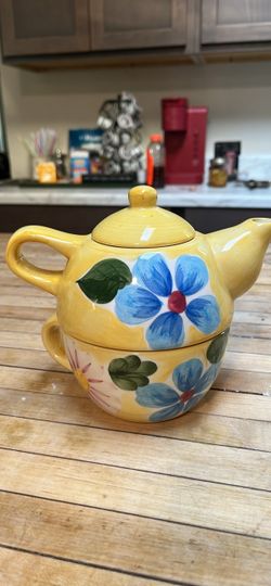 Teapot and mug