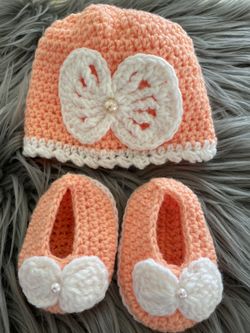 New! Crochet Hat And Shoes . New Born