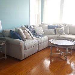 Macys sectional Sofa - Pick Up 12/1/25  -  12/15/25