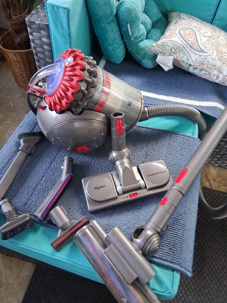 Dyson Vacuum Cleaner, a lot of attachments