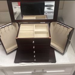 Wooden jewelry box