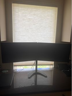 Price drop! Duel monitor setup with stand