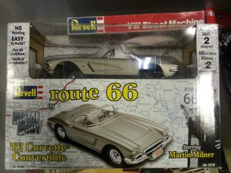 REVELL ROUTE 66 1962 CORVETTE CONVERTIBLE 1/25