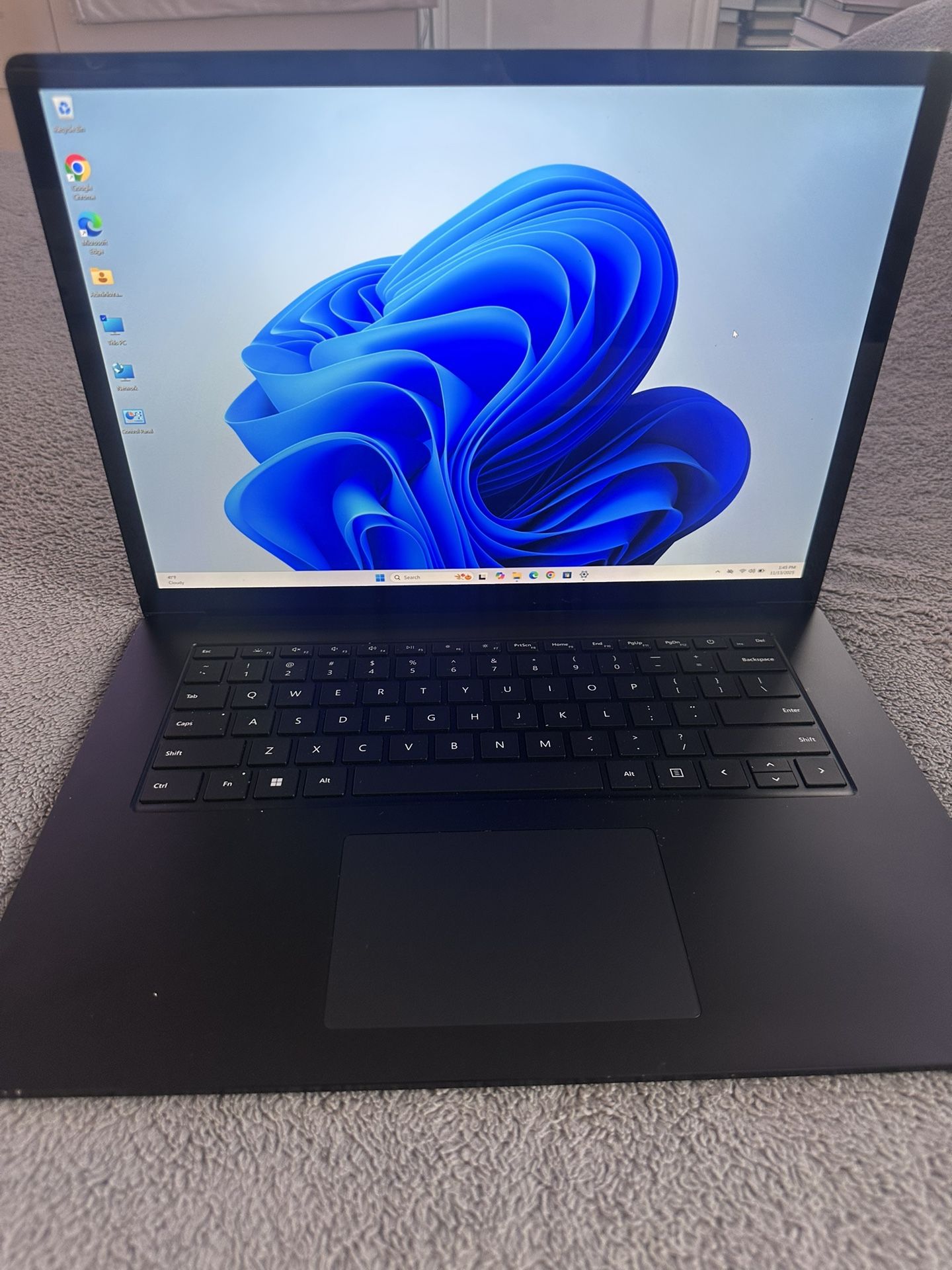 Microsoft Surface Laptop 4 / Core i7 / 16GB RAM / Windows 11 Pro / 15” Touchscreen / 512 GB SSD HHD