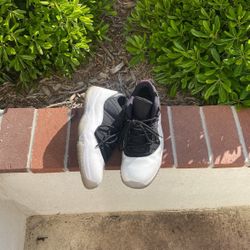 Jordan 11 Low Retro ‘Tuxedo’ Size 12 Used