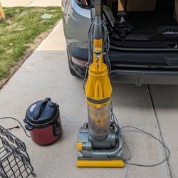 DYSON VACUUM CLEANER Good Condition 
