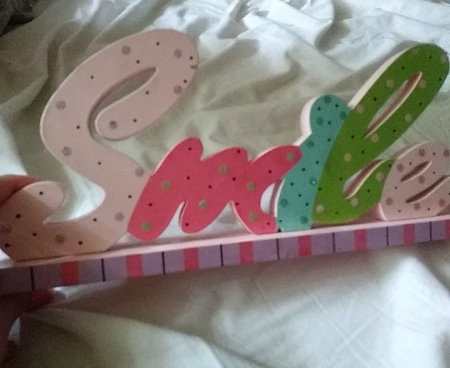 Smile decor for girls room