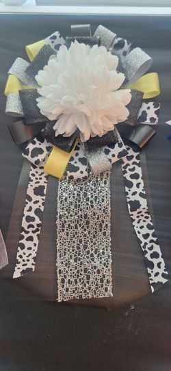 Homecoming mum and garter