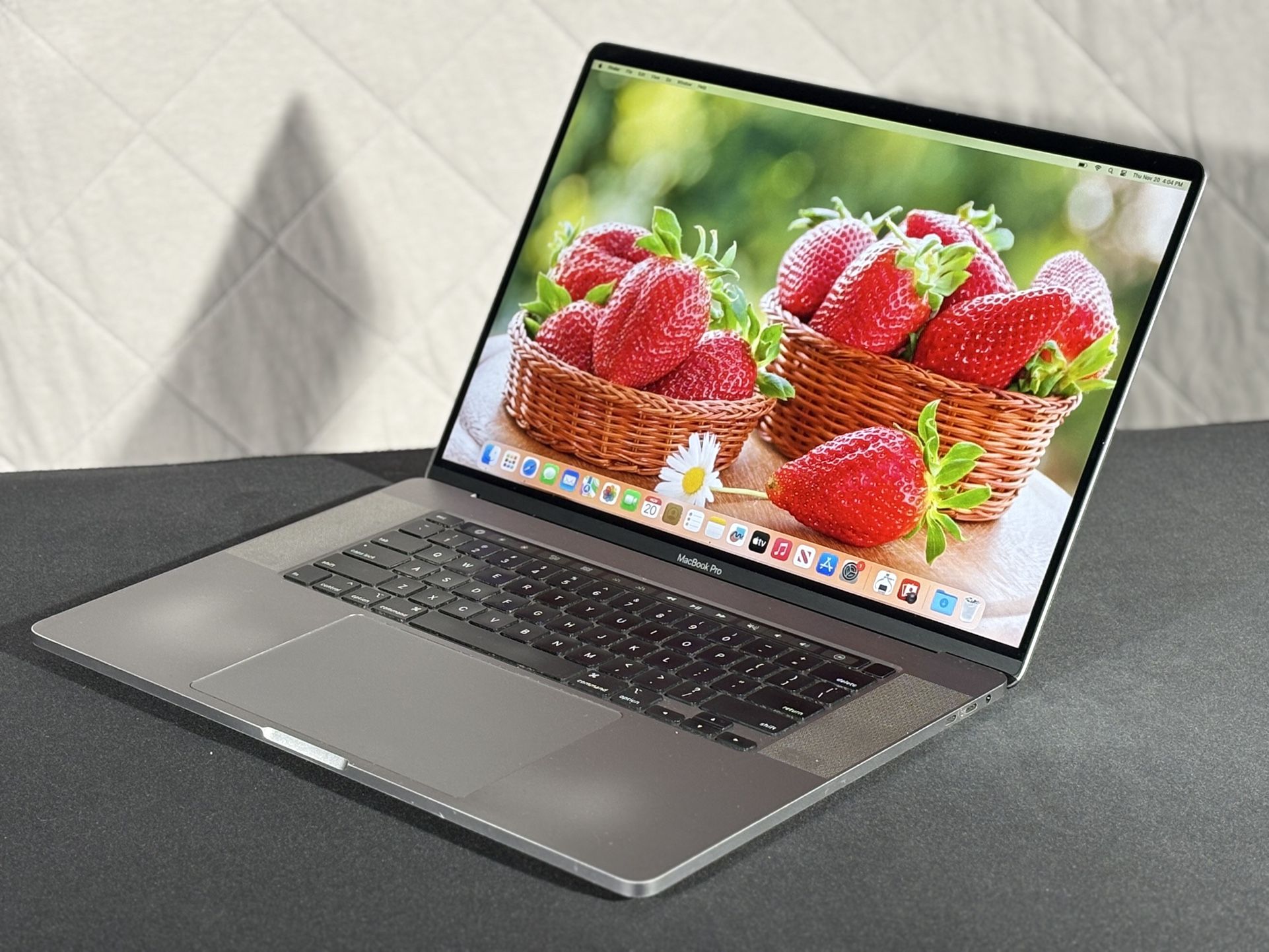 16-inch MacBook (2019) 2.3Ghz i9 16GB / 1TB SSD
