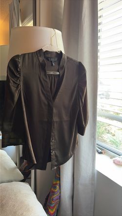 White House, black market, olive green shirt