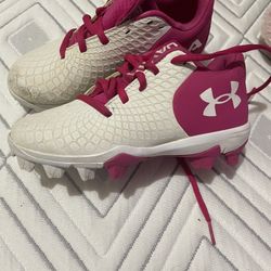 Girl’s Softball CLEATS