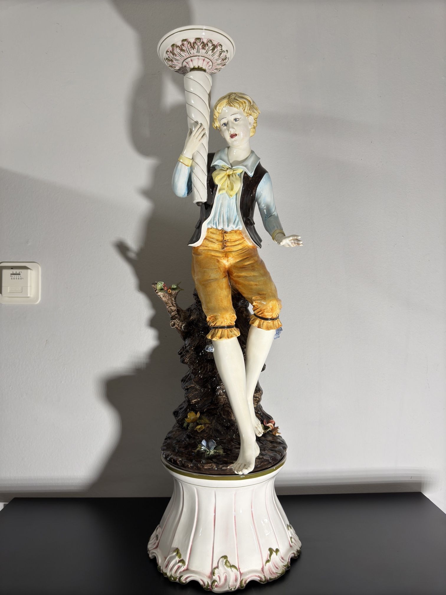 Capodimonte Male Digital Lamp With Applied Flowers