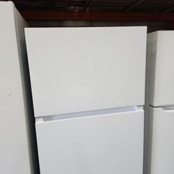 Mora 18 Cu Ft Refrigerator Top Freezer  White New 
