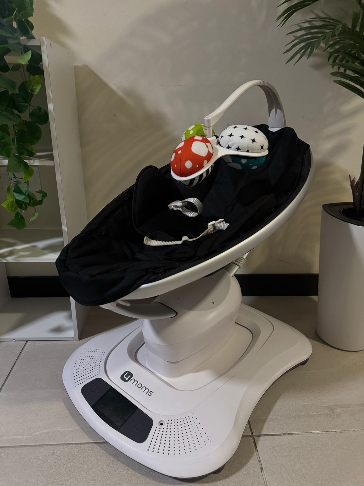 4moms mamaRoo 4 electric baby swing
