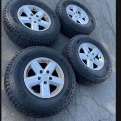 4 — 245/75r16 5x5 5x127 Stock Jeep Wrangler Grand Cherokee Wheels Rims Good 90% Treads Tires!!!!!!!!