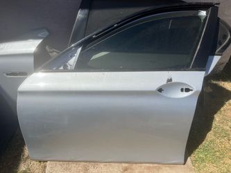 2012-2016 BMW 535i driver side door rear left side door and panels
