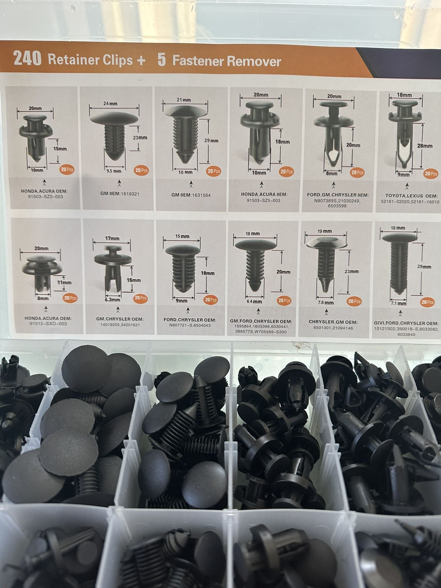Container With 240 Retainer Clips + 5 Fastener Removers