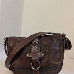 Cole Haan Marisa crossbody shoulder bag made of brown pebbled leather with a woven accent. 