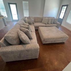 Beautiful Gray Sectional Couch With Ottomans 