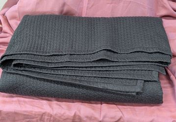Boll & Branch Signature Textured Stitch Quilt. Color "Night" . Never Used.