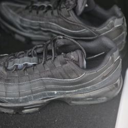 Black airmax 95 men 9.5