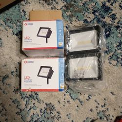 Lithonia Lighting Floodlight 120v/24w/2500 Lumens (2) BRAND NEW