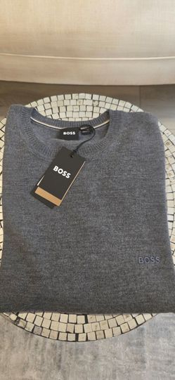 Brand New Gray Hugo Boss Knit Crew Neck Long Sleeves Men's Sweater. Size Medium