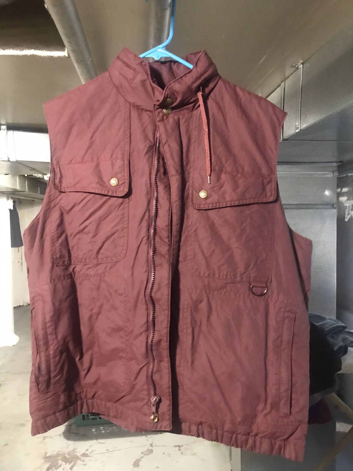 Vintage 1986 Mens Eddie Bauer Maroon Outdoor Work Vest With Zipped Good. Size Large