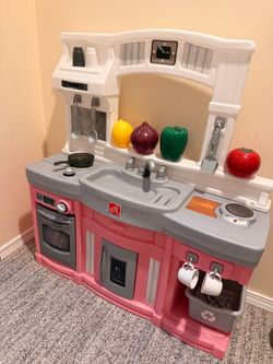 NEW Kids play kitchen with toys