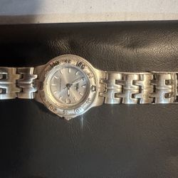 MOSSIMO Silver Tone Stainless Steel 30mm Women's Watch With Date MM90107