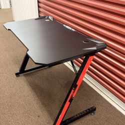 VICTONE GAMING COMPUTER DESK 44.1 x 23.6 x Height 29.1” BLACK CARBON FIBER 