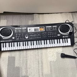 61 Keys Digital Music Piano Keyboard with Microphone for kids