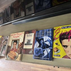 Lot of 7 vintage Elvis Presley books