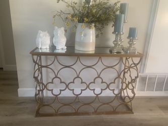 Antique Looking Gold Entryway Table