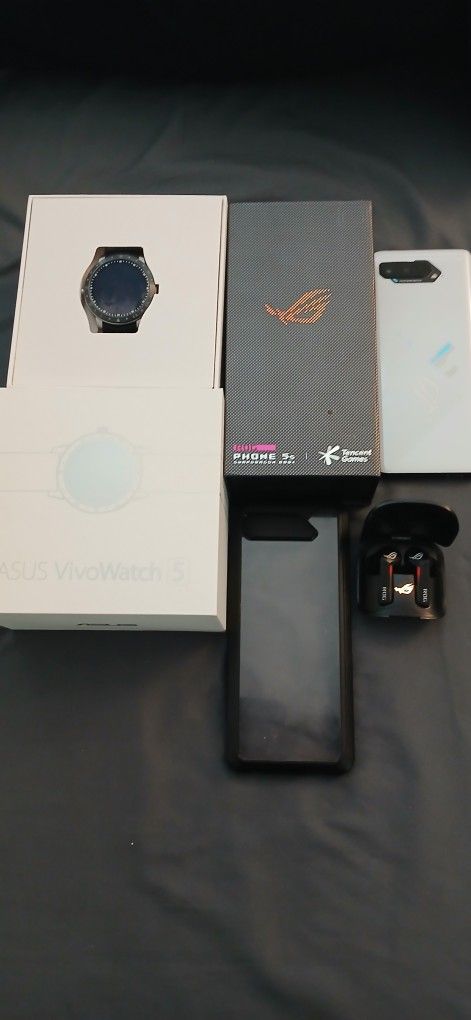 ASUS ROG 5s Gaming Phone, ASUS ROG Wireless Earbuds.