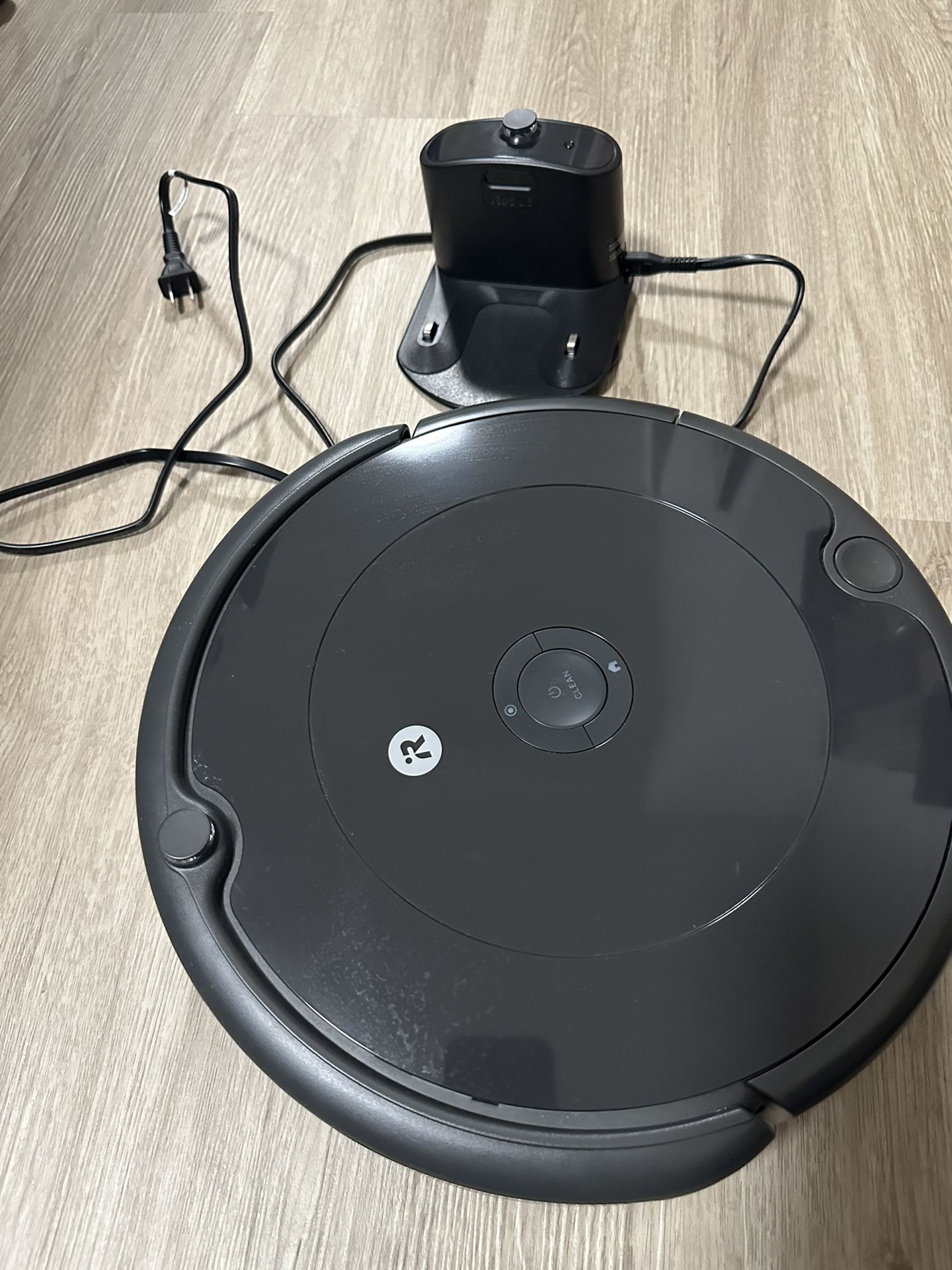 iRobot Roomba 692 Robot Vacuum - Wi-Fi Connected, Personalized